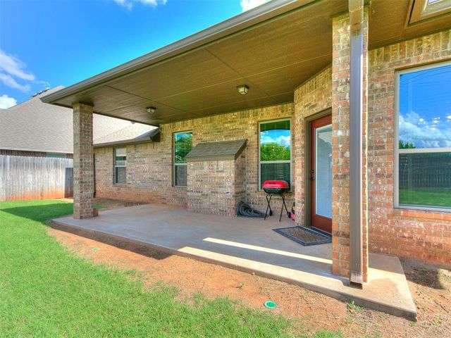 12105 SW 45th Terrace, Mustang, OK 73064