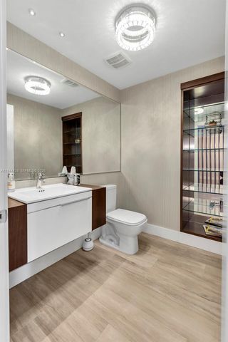 17301 Biscayne Boulevard 1106, North Miami Beach, FL 33160