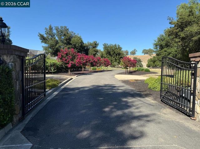 5401 Penny Ln, Danville, CA 94506