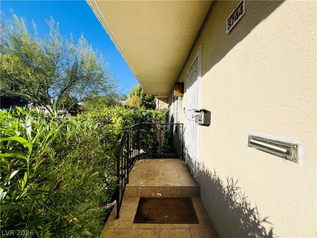 3744 Pilgrim Street A, Las Vegas, NV 89121