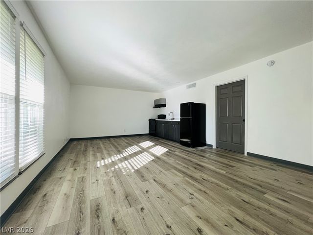 3744 Pilgrim Street A, Las Vegas, NV 89121