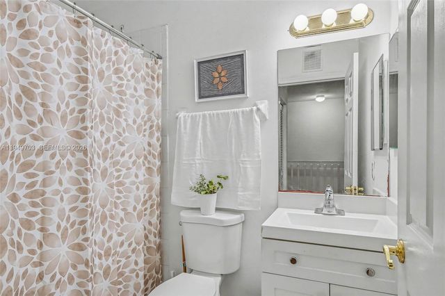 5719 NW 114th Ct 105, Doral, FL 33178