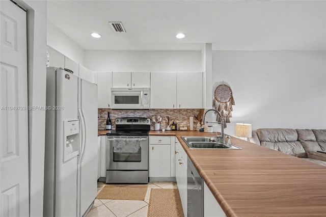 5719 NW 114th Ct 105, Doral, FL 33178