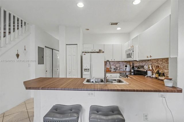 5719 NW 114th Ct 105, Doral, FL 33178