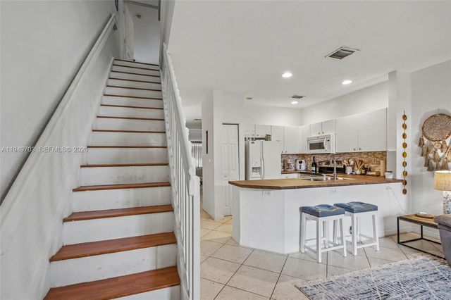 5719 NW 114th Ct 105, Doral, FL 33178