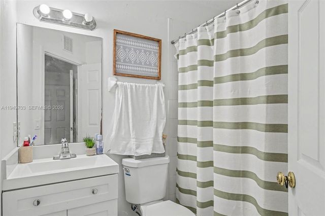 5719 NW 114th Ct 105, Doral, FL 33178