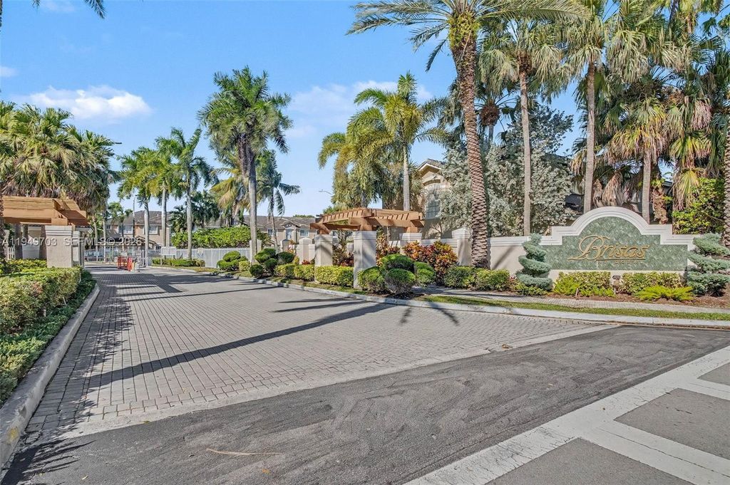 5719 NW 114th Ct 105, Doral, FL 33178