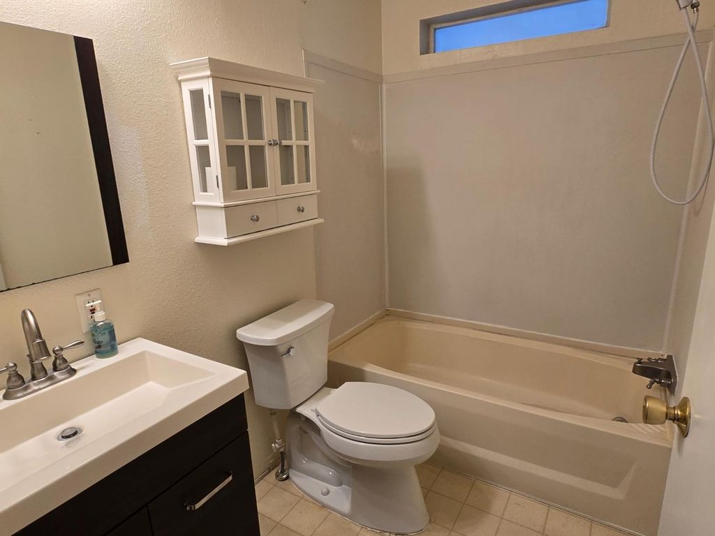 Image 10 of property listing at 2400 Cienaga # 73, Out Of Area, CA 93445