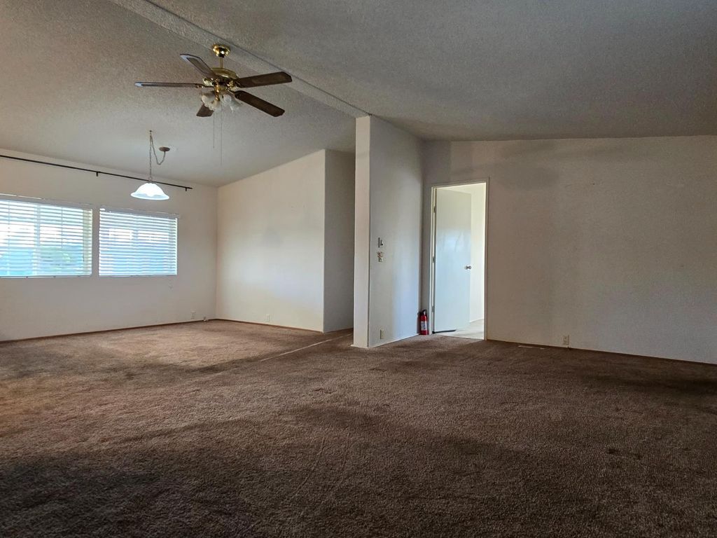 Image 12 of property listing at 2400 Cienaga # 73, Out Of Area, CA 93445