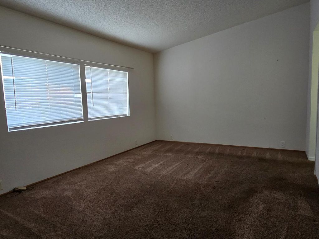 Image 14 of property listing at 2400 Cienaga # 73, Out Of Area, CA 93445