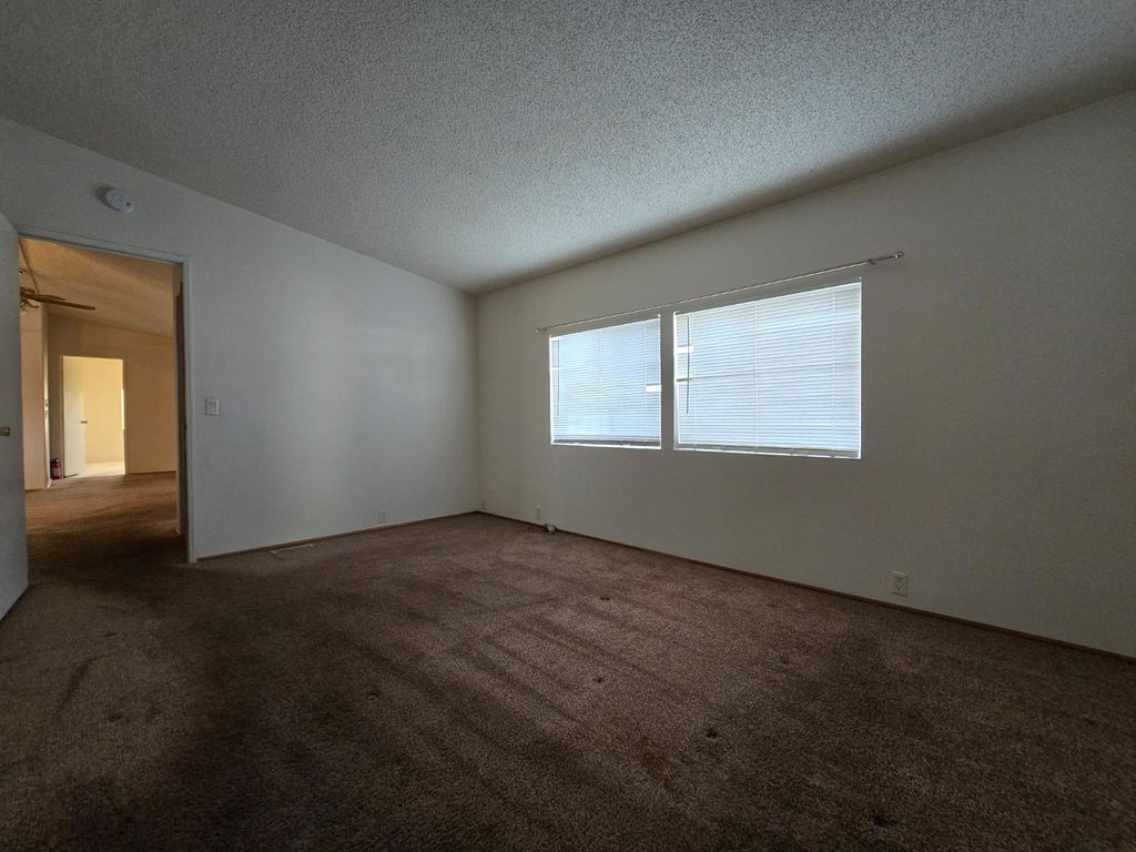 Image 16 of property listing at 2400 Cienaga # 73, Out Of Area, CA 93445