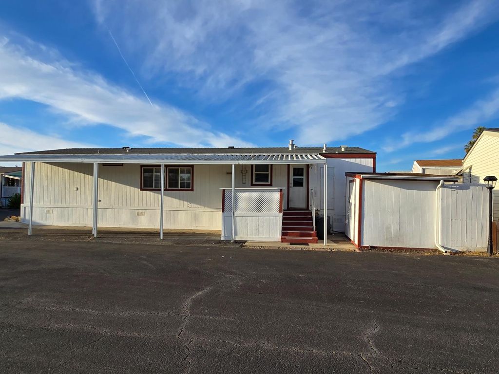 Image 4 of property listing at 2400 Cienaga # 73, Out Of Area, CA 93445