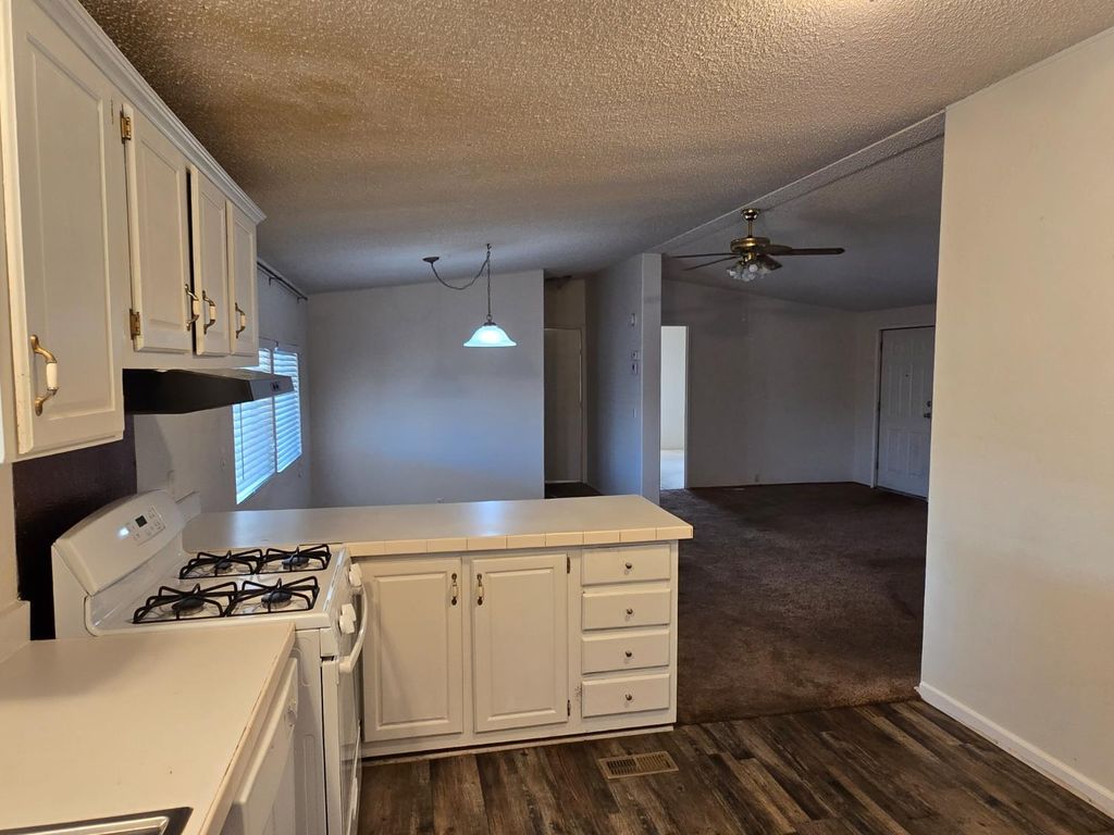 Image 7 of property listing at 2400 Cienaga # 73, Out Of Area, CA 93445