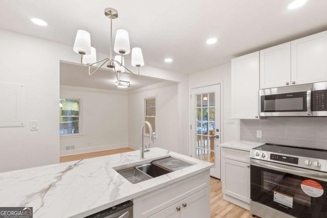 6048 BLACKHAWK Trail SE, Mableton, GA 30126