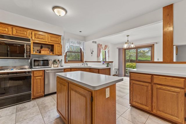 4039 Cypress LANE, Franklin, WI 53132