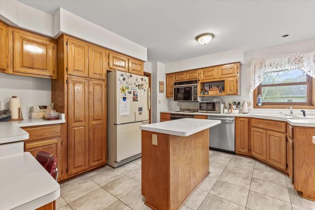 4039 Cypress LANE, Franklin, WI 53132