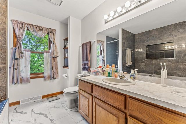 4039 Cypress LANE, Franklin, WI 53132