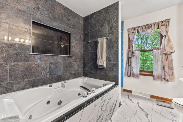 4039 Cypress LANE, Franklin, WI 53132