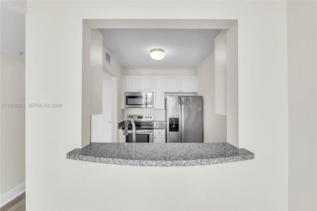 900 SW 8th St 1110, Miami, FL 33130