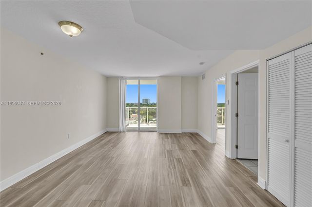 900 SW 8th St 1110, Miami, FL 33130