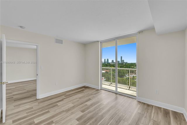 900 SW 8th St 1110, Miami, FL 33130