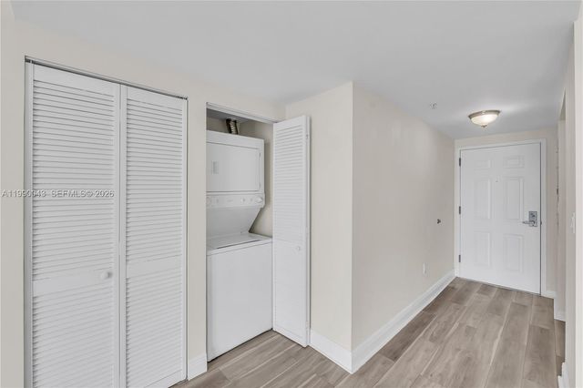 900 SW 8th St 1110, Miami, FL 33130