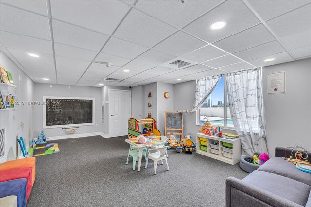 900 SW 8th St 1110, Miami, FL 33130