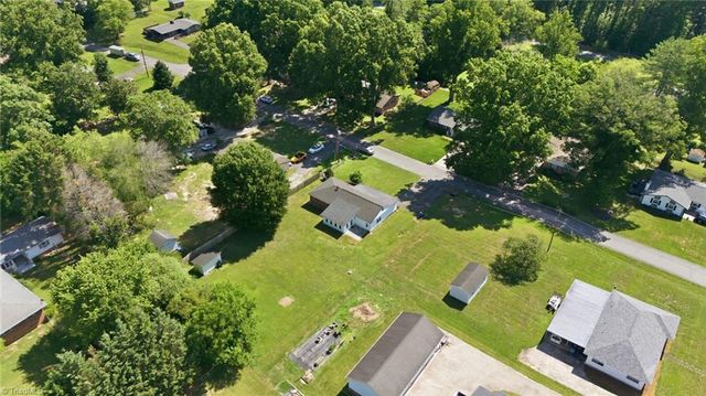 1811 Aims Avenue, Mount Airy, NC 27030