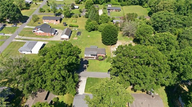 1811 Aims Avenue, Mount Airy, NC 27030