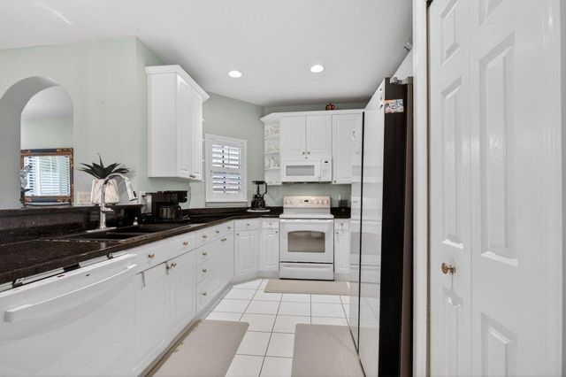 305 Via Castilla 104, St Augustine, FL 32095