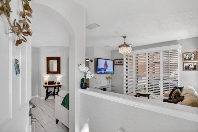 305 Via Castilla 104, St Augustine, FL 32095