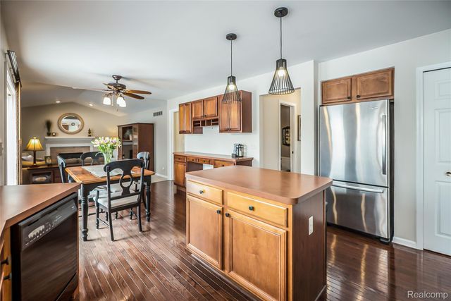 25886 Carriage Lane, Lyon Charter Township, MI 48178