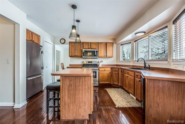 25886 Carriage Lane, Lyon Charter Township, MI 48178