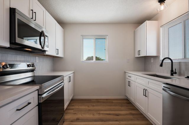 810 10TH Avenue NW, Rio Rancho, NM 87144