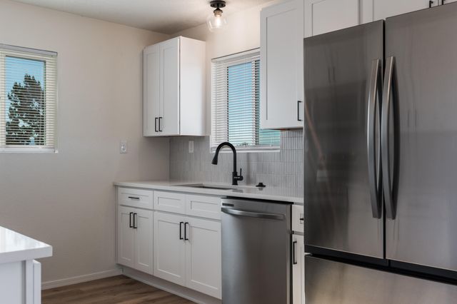 810 10TH Avenue NW, Rio Rancho, NM 87144