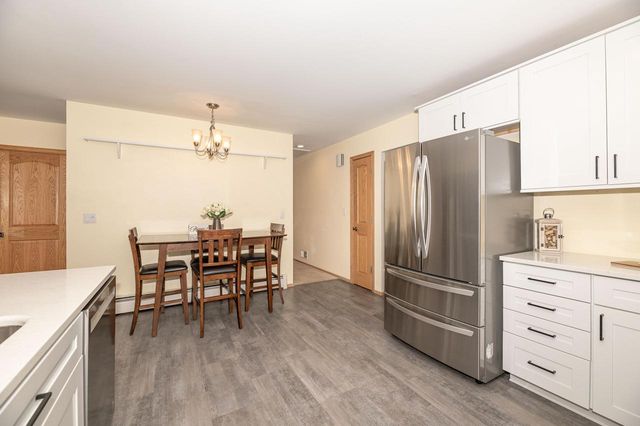 3303 S 123rd STREET, West Allis, WI 53227