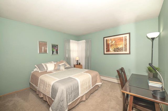 3303 S 123rd STREET, West Allis, WI 53227