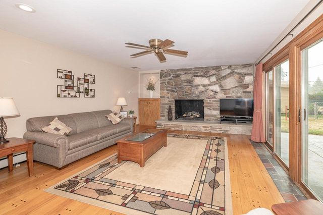 3303 S 123rd STREET, West Allis, WI 53227