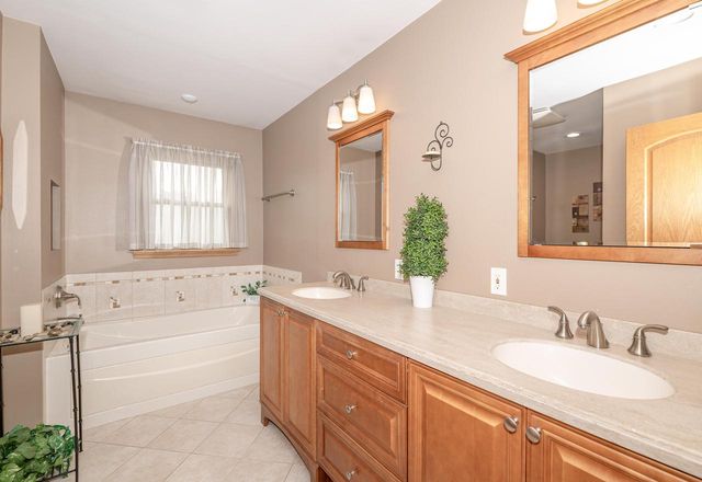 3303 S 123rd STREET, West Allis, WI 53227