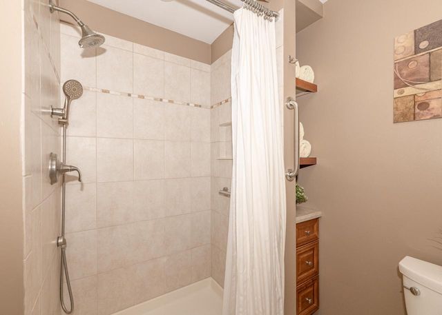 3303 S 123rd STREET, West Allis, WI 53227