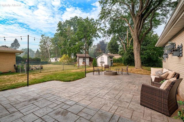 3303 S 123rd STREET, West Allis, WI 53227