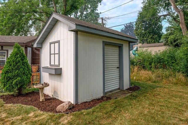 3303 S 123rd STREET, West Allis, WI 53227