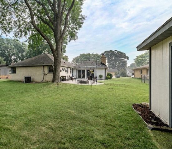 3303 S 123rd STREET, West Allis, WI 53227