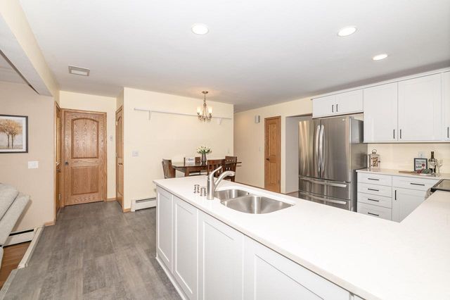 3303 S 123rd STREET, West Allis, WI 53227