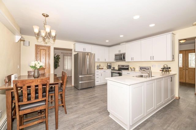 3303 S 123rd STREET, West Allis, WI 53227