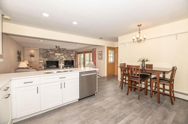 3303 S 123rd STREET, West Allis, WI 53227