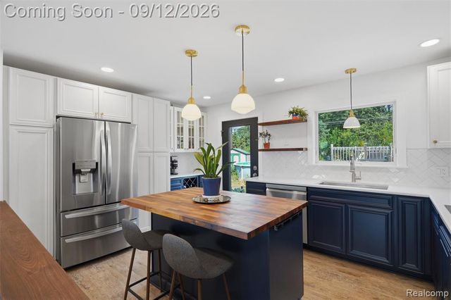 30952 Schoolcraft Road, Livonia, MI 48150
