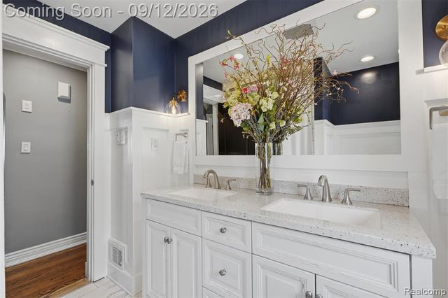 30952 Schoolcraft Road, Livonia, MI 48150