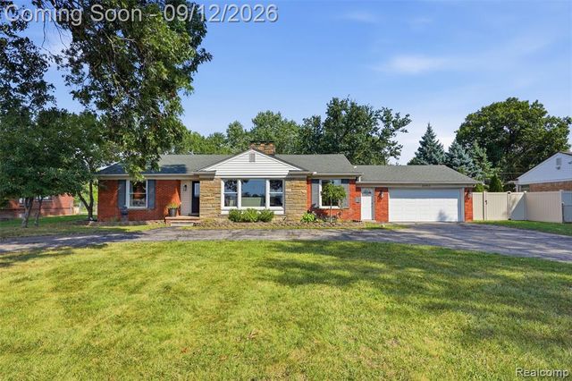 30952 Schoolcraft Road, Livonia, MI 48150