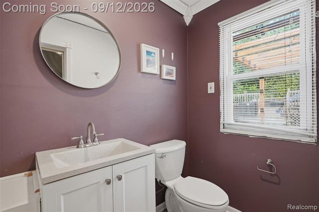 30952 Schoolcraft Road, Livonia, MI 48150